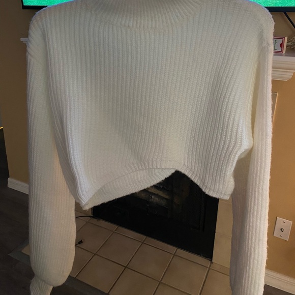 Long sleeve cropped turtle neck sweater - Picture 2 of 3